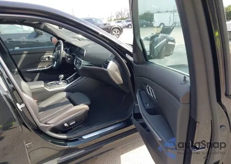 2021 BMW 330I xDrive z USA, uszkodzony, nr VIN 3MW5R7J03M8C05842